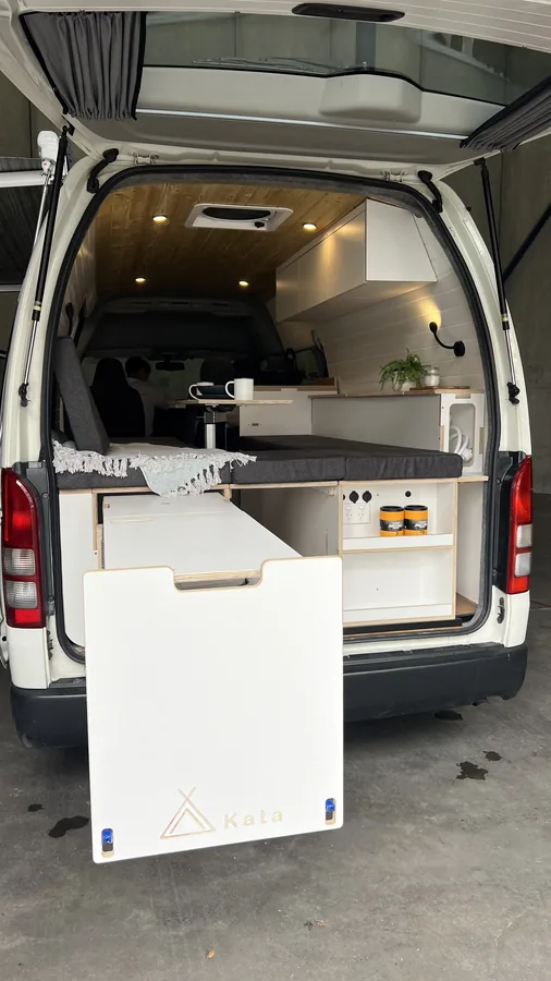Toyota Hiace H200 Kata build