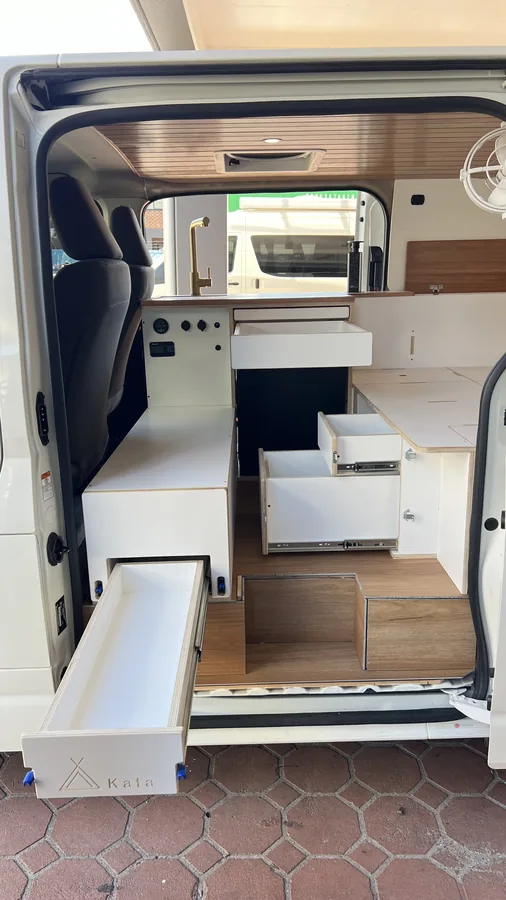 Toyota Hiace H300 Kata build