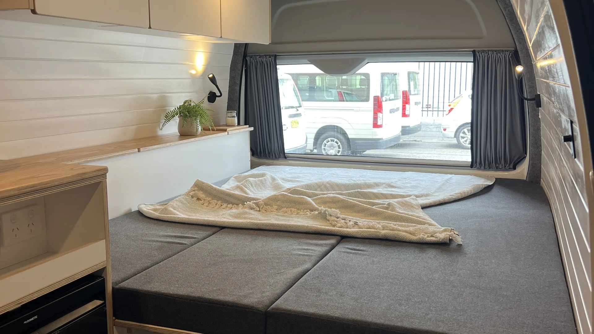 Toyota Hiace H200 Commuter full conversion interior