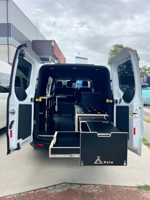 Ford Transit ✅
Fitted out with
Surfbox 
Side cabinet 
Fridge 60L Dometic 
Side store seat with @lagunroadlife 

#kataTransit