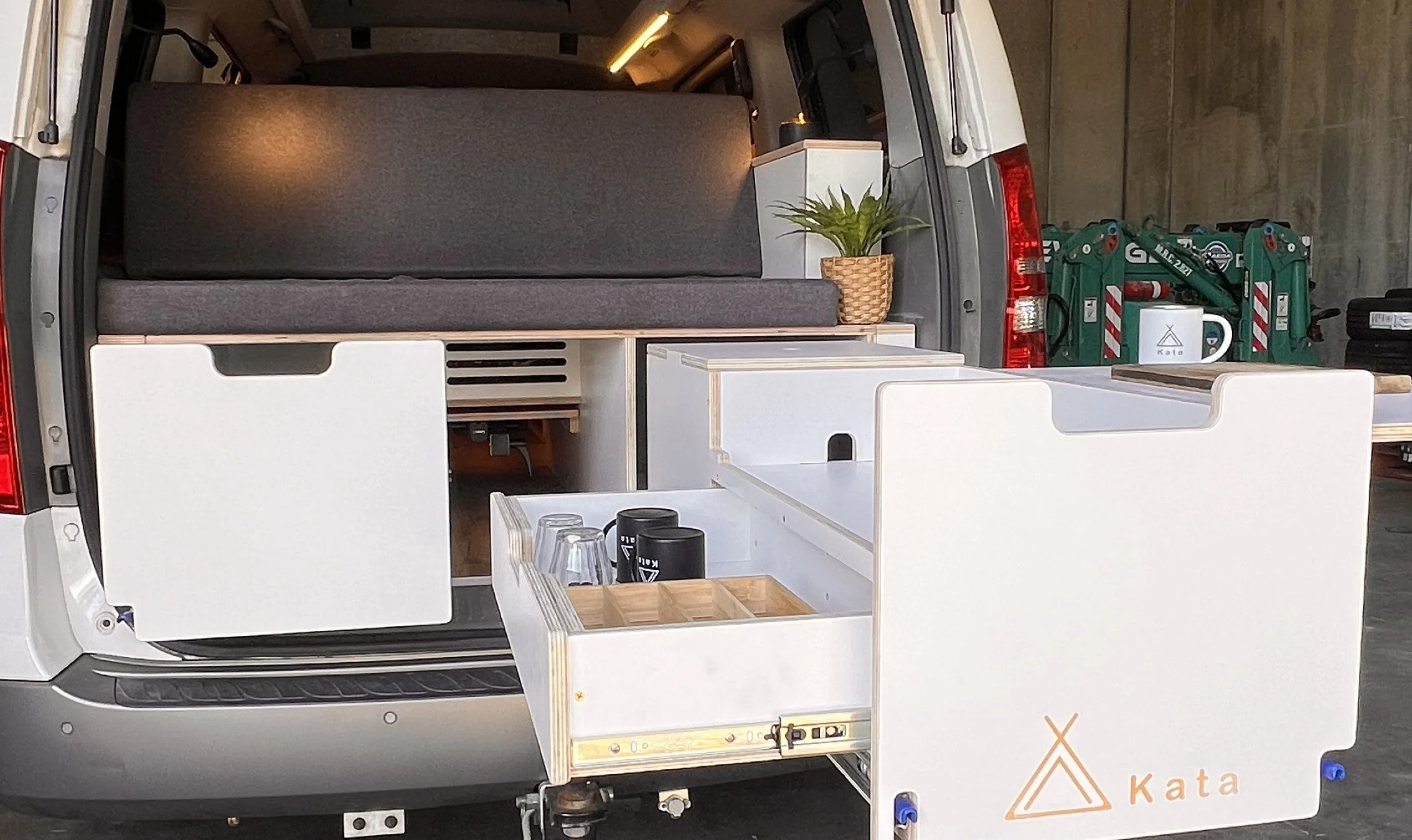 Vanbox Compact Roll-Out System