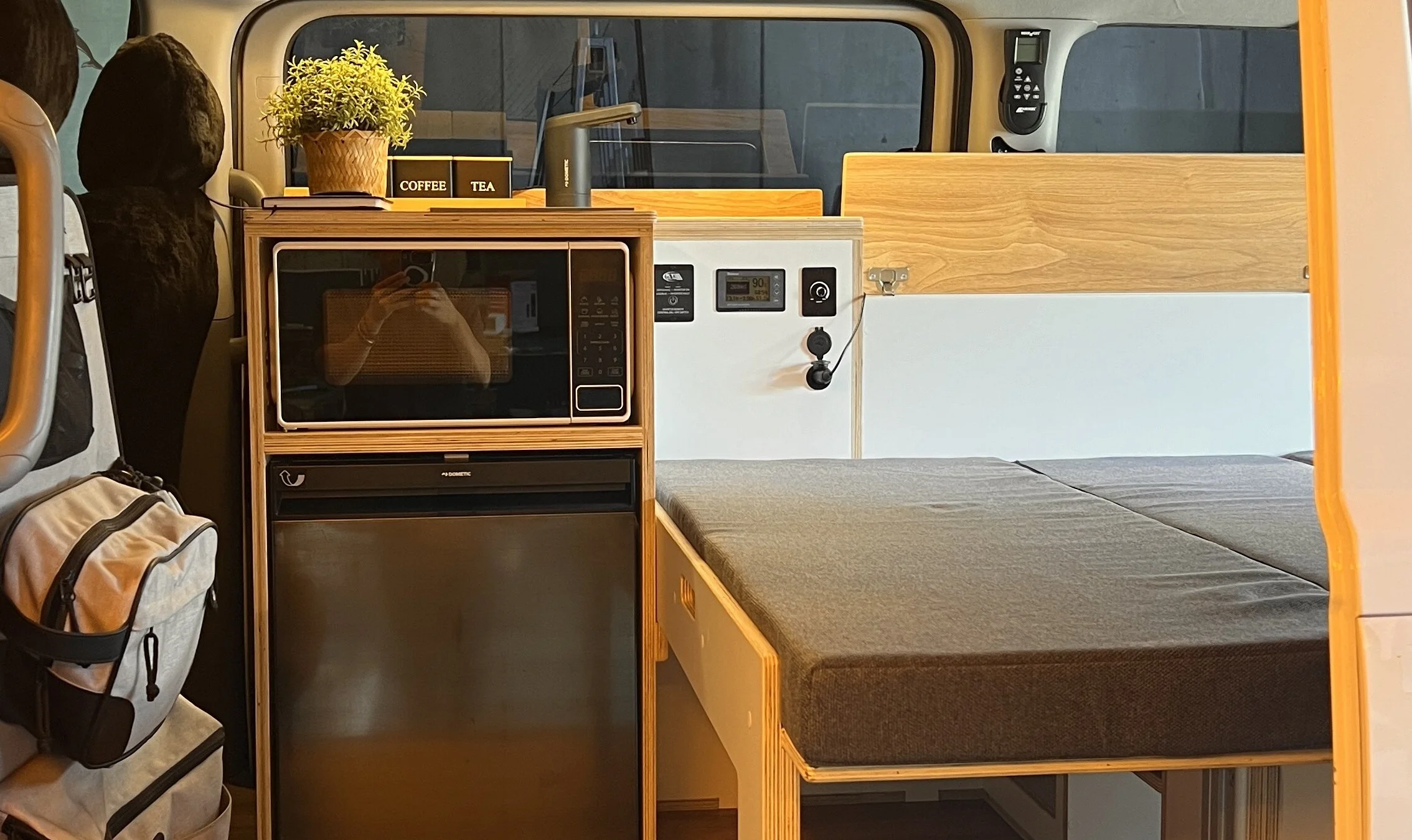 Vanbox Compact Roll-Out System