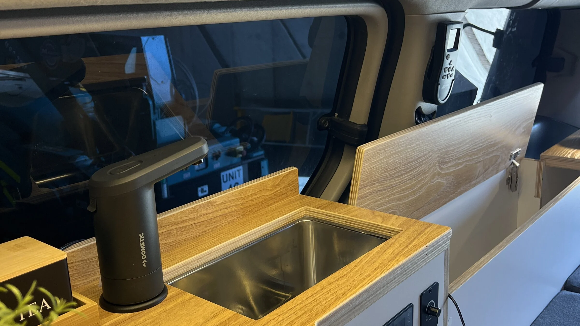 Vanbox Compact Roll-Out System